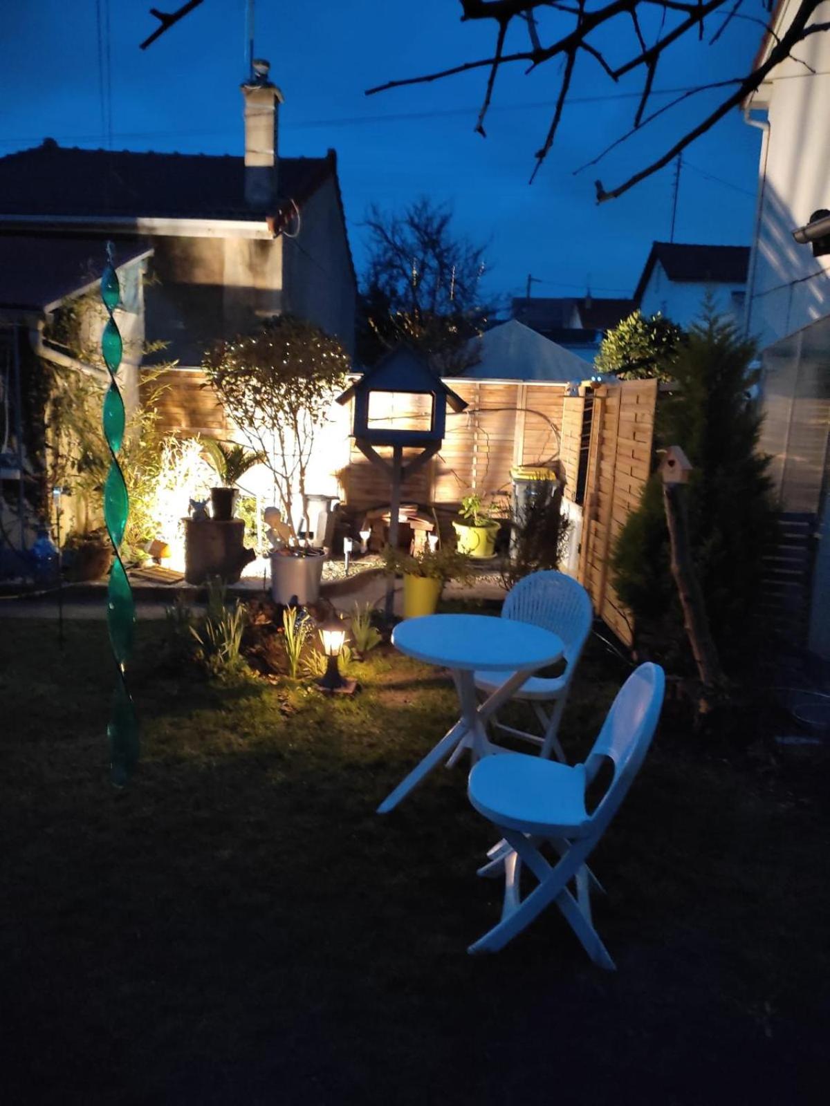 Un Deux Pieces Et Un Jardin A Вильжюиф Экстерьер фото